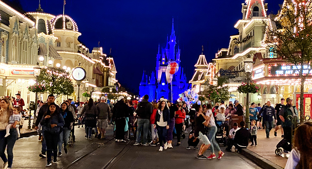 hi ho, hi ho, it’s off to work we go — Magic Kingdom review