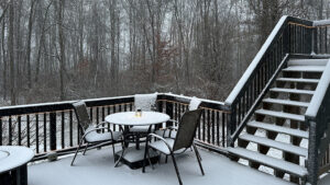 snowing on the outskirts of the ville