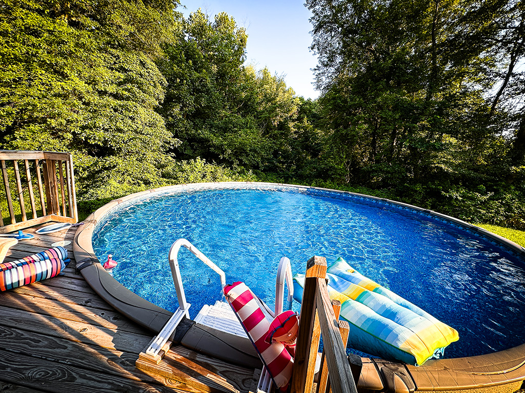 at least the pool is clean