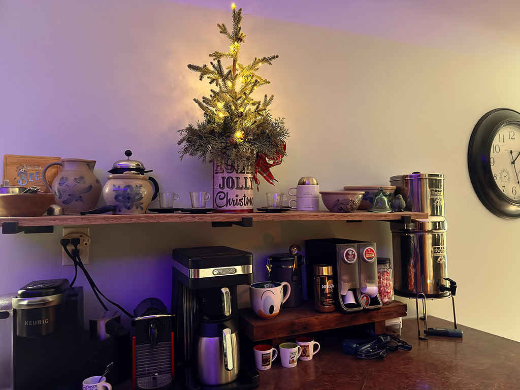 1st Christmas decoration of 2025 at the barndo.