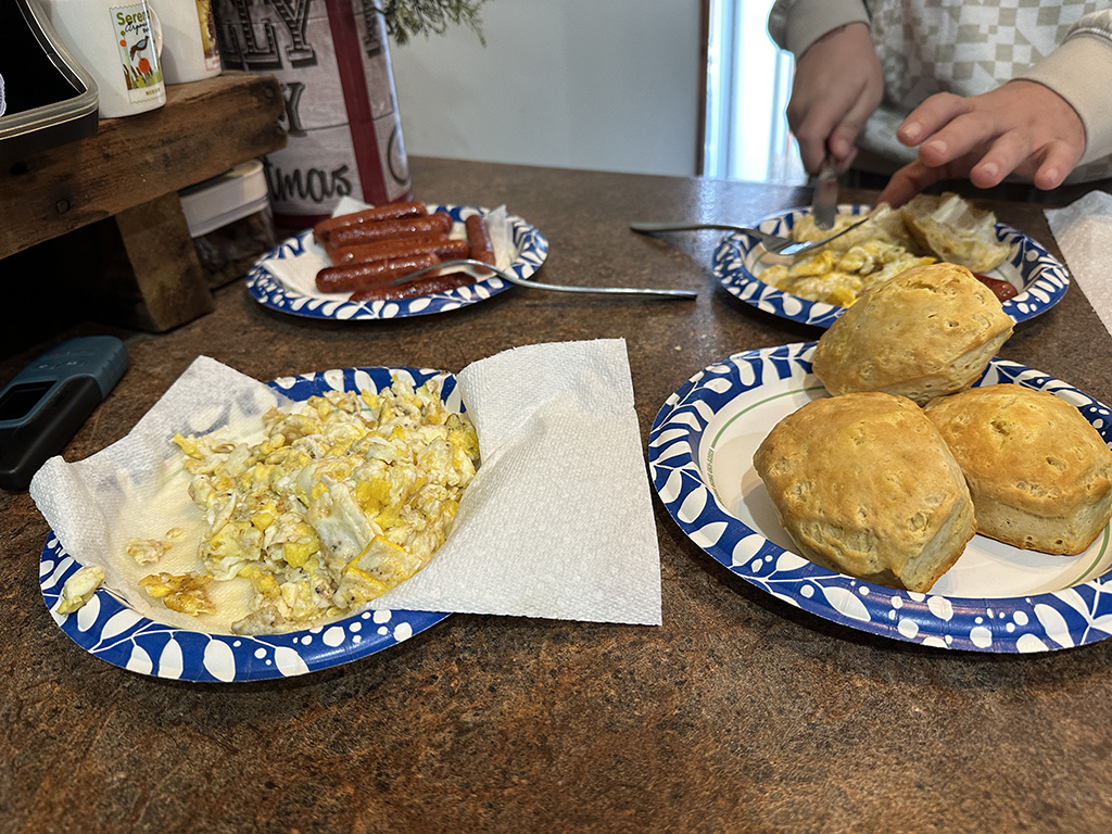 breakfast time at the barndo