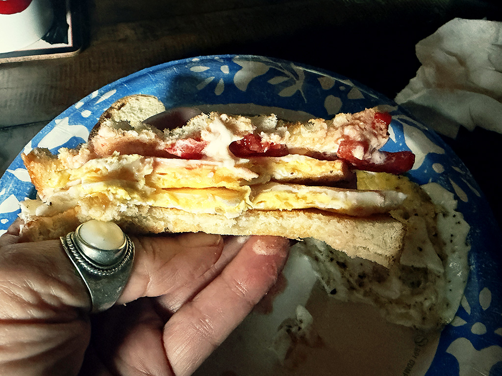 tomato on egg sandwich